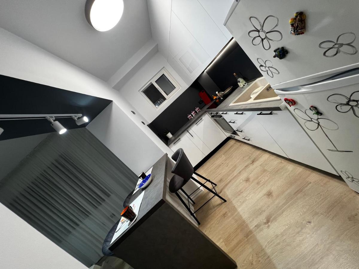 Amion Apartment In Center Of Tirana Exterior photo